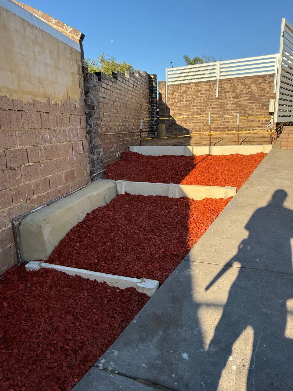 Tiered twin-sided retaining walls with garden beds